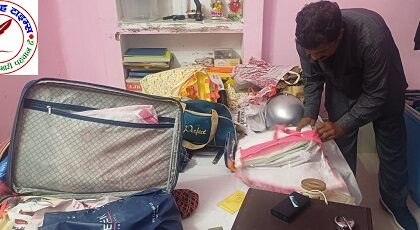 चोरों ने रेलवे कॉलोनी में खंगाला GRP दरोगा का घर ! उड़ाया पचास हजार ! मोहल्ले में दहशत ! जब दरोगा का घर सुरक्षित नहीं तो आम नागरिक कि क्या करेंगें सुरक्षा !