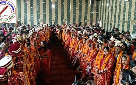 गोरखपुर में सामूहिक विवाह, 51 जोड़े सात फेरों में बंधे, नवदंपतियों को मिला सामाजिक संबल !