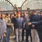 कैंम्पियरगंज तहसील में तहसीलदार मुर्दाबाद के लगे नारे !