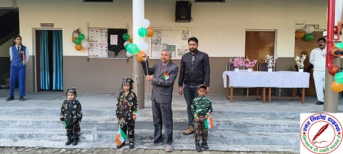 फरेंदा में के.एम. एकेडमी में हर्षोल्लास के साथ मनाया गया गणतंत्र दिवस !