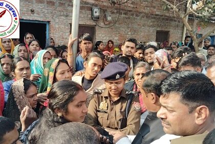 रविवार रात हुई मारपीट की घटना में गंभीर रूप से घायल युवक की लखनऊ स्थित मेदांता हॉस्पिटल में बुधवार को सुबह हुई मौत ! सूचना पर गांव में पहुंची CO मंजरी राव को आक्रोशित महिलाओं ने जम कर भड़ास निकाली !