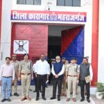DM व SP महराजगंज द्वारा जिला कारागार महराजगंज का आकस्मिक निरीक्षण किया गया तथा सम्बन्धित को आवश्यक दिशा निर्देश दिये गये !