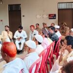 अलविदा, ईद एवं नवरात्र पर्व को लेकर शांति समिति की बैठक सौहार्द और शांति बनाए रखने की अपील ! त्योहारों पर सरकार द्वारा जारी गाइड लाइन का सभी लोग पालन करे- प्रशांत वर्मा एसीएम प्रथम ! कानून व्यवस्था से खिलवाड़ करने वाले बख्शें नही जाएंगे- सीओ गोरखनाथ !