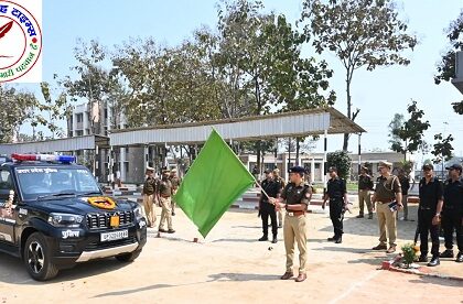 पुलिस लाइन महाराजगंज में 17 नए PRV वाहनों का पूजन एवं हरी झंडी दिखाकर थानों के लिए रवाना !