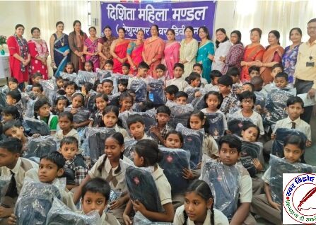 रेणुपाॅवर प्राथमिक पाठशाला में 101 बैग वितरण बैग पाकर बच्चों के चेहरे पर मुस्कान !